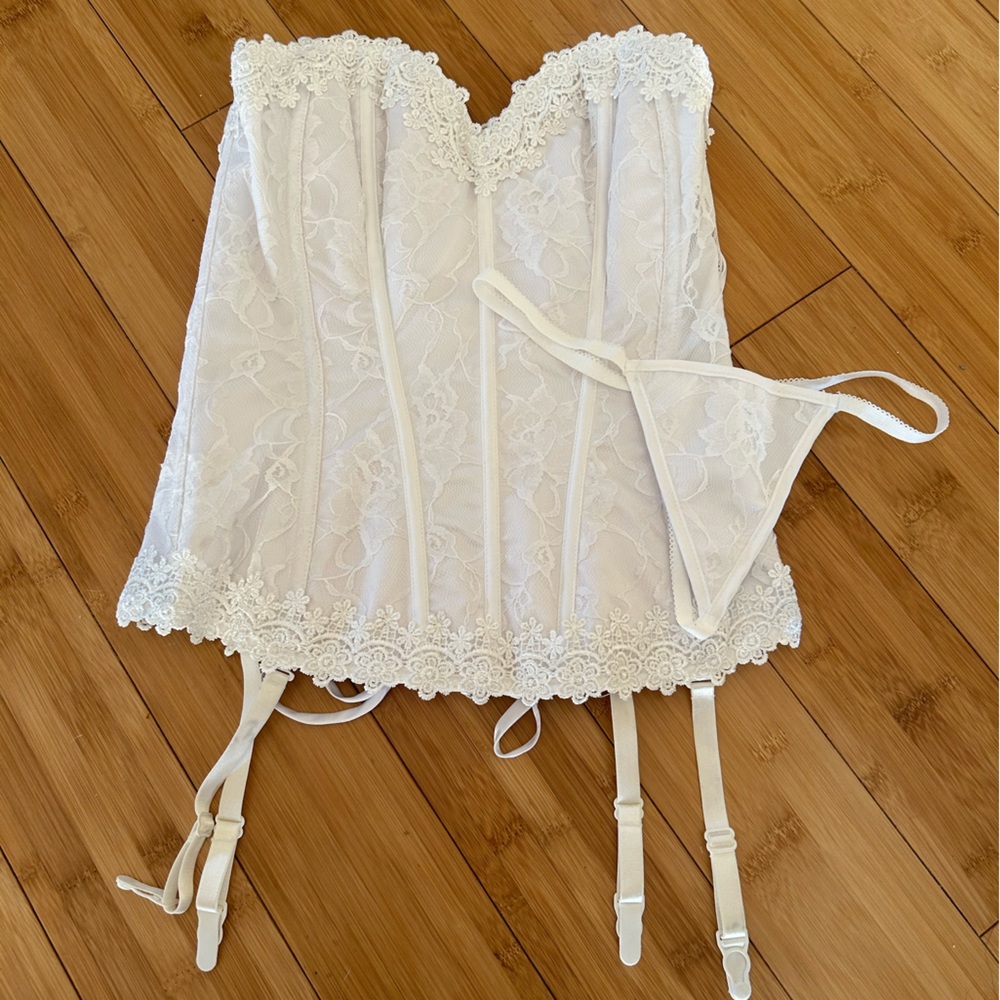 White lace laced back corset size 34